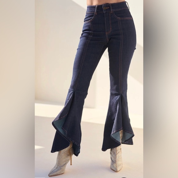 Ruffle Slit Hem Jeans - Picture 15 of 16